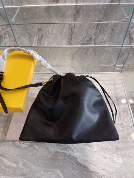2021 fashionable and beautiful ladies famous shoulder bag leather chain messenger bag fashionable size:base size:30*33cm1, Black
2021 fashionable and beautiful ladies famous shoulder bag leather chain messenger bag fashionable size:base size:30*33cm1, Black
