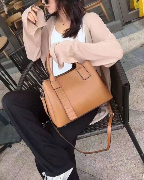 hbp cowhide shopping wide strap shoulder bags lady messenger genuine leather bag handbags holiday leisure package
hbp cowhide shopping wide strap shoulder bags lady messenger genuine leather bag handbags holiday leisure package