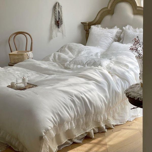 bedding sets luxury elegant 600tc tencel jacquard set white champagne princess girls duvet cover with ruffle cooling silky bed sheet
bedding sets luxury elegant 600tc tencel jacquard set white champagne princess girls duvet cover with ruffle cooling silky bed sheet