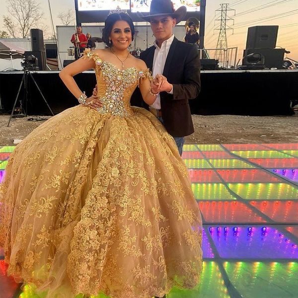 gold 2022 beaded ball gown quinceanera dresses lace appliqued off the shoulder prom gowns sweep train tulle sweet 15 masquerade dress, Blue;red
gold 2022 beaded ball gown quinceanera dresses lace appliqued off the shoulder prom gowns sweep train tulle sweet 15 masquerade dress, Blue;red