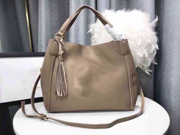 70% off factory store straight original hand bill lading solid color large easy shopping bag full leather shoulder strap
70% off factory store straight original hand bill lading solid color large easy shopping bag full leather shoulder strap
