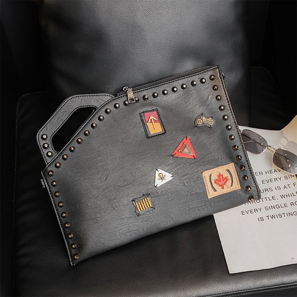 wallet fashion bag korean version street men's hand rivet print leisure one shoulder, Red;black
wallet fashion bag korean version street men's hand rivet print leisure one shoulder, Red;black