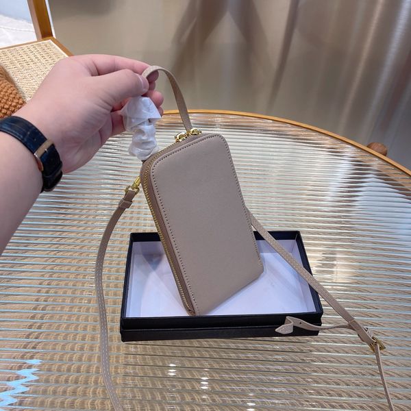 ladies khaki leather phone shoulder diagonal bag
ladies khaki leather phone shoulder diagonal bag