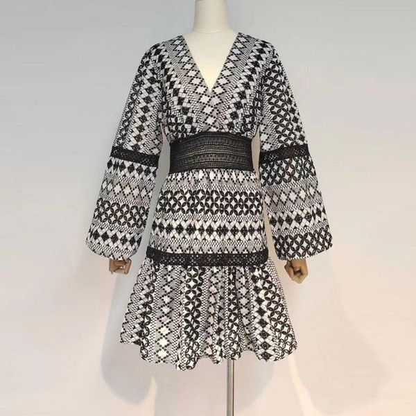 casual dresses est 2021 summer fashion women's elegant v-neck lantern sleeve long lace patchwork color block dress, Black;gray
casual dresses est 2021 summer fashion women's elegant v-neck lantern sleeve long lace patchwork color block dress, Black;gray