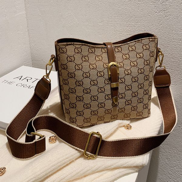 factory direct sale 75% off popular small female ins minority 2021 new autumn and winter broadband messenger texture bucket bags
factory direct sale 75% off popular small female ins minority 2021 new autumn and winter broadband messenger texture bucket bags