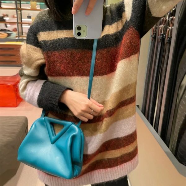 candy triangle handle cloud pack leather pleated bag 2021 new one shoulder cross carry dumpling
candy triangle handle cloud pack leather pleated bag 2021 new one shoulder cross carry dumpling