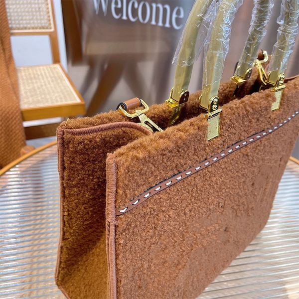 2021 classic designer fashion bag high-quality big-name female peekaboo handbag messenger shoulder wallet
2021 classic designer fashion bag high-quality big-name female peekaboo handbag messenger shoulder wallet
