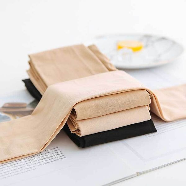 2021 spring and autumn thin bare leg artifact veet three kinds of silk stocking' leggings, Red;black
2021 spring and autumn thin bare leg artifact veet three kinds of silk stocking' leggings, Red;black