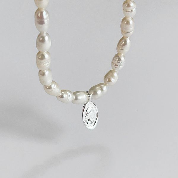 fan zhiqiao korean jewelry 925 sterling sier art special-shaped pearl queen pendant necklace neck chain, White
fan zhiqiao korean jewelry 925 sterling sier art special-shaped pearl queen pendant necklace neck chain, White