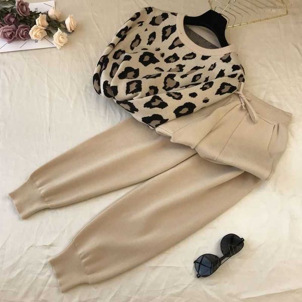 2 piece set women fashion leopard print knitted sweater suit female spring and autumn korean style + pants 210601, White 
2 piece set women fashion leopard print knitted sweater suit female spring and autumn korean style + pants 210601, White
