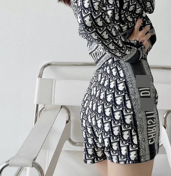 hoodies 2021 early autumn women's short coat leisure suit jacquard fashion temperament, Black
hoodies 2021 early autumn women's short coat leisure suit jacquard fashion temperament, Black