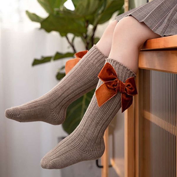 2021autumn and winter new children's thick cotton flannel bow girls' middle tube double needle loose wool socks, Black;white
2021autumn and winter new children's thick cotton flannel bow girls' middle tube double needle loose wool socks, Black;white