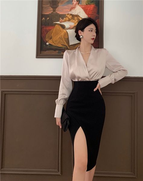 satin shirt women's loose design sense of minority v-neck long sleeve 2021 autumn french style top, Black;gray
satin shirt women's loose design sense of minority v-neck long sleeve 2021 autumn french style top, Black;gray