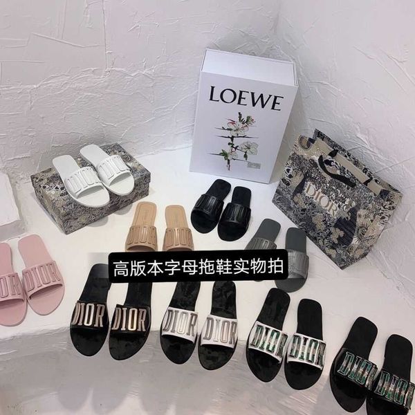 2021 new one-piece slippers for women to wear fashionable versatile metal letters european station anti slip flat sandals ecfb zlh, Black
2021 new one-piece slippers for women to wear fashionable versatile metal letters european station anti slip flat sandals ecfb zlh, Black