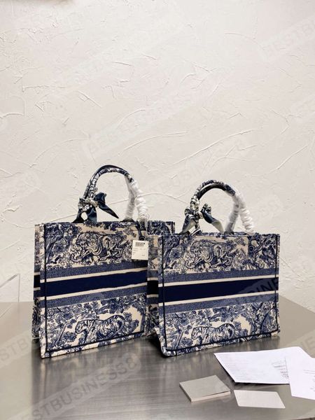 designer fashion ladies handbag high-end embroidery casual large-capacity tote open shopping
designer fashion ladies handbag high-end embroidery casual large-capacity tote open shopping