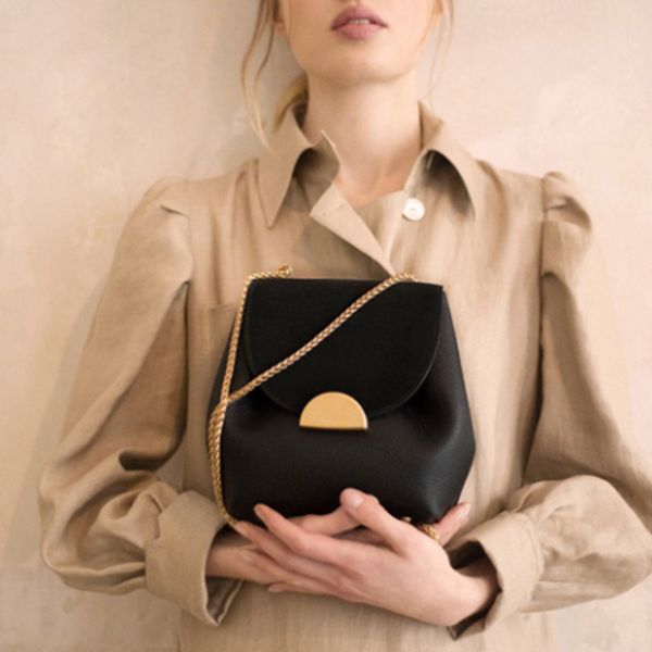 luxury designer bucket bags new 2020 small chain handbags women leather shoulder bag lady france famous brand cross body bag
luxury designer bucket bags new 2020 small chain handbags women leather shoulder bag lady france famous brand cross body bag