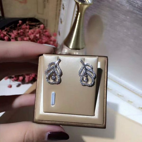 leaf debutante cute extravagant glittering and translucent micro inclosedstud earring young lady solid 925 silver shining, Golden;silver
leaf debutante cute extravagant glittering and translucent micro inclosedstud earring young lady solid 925 silver shining, Golden;silver