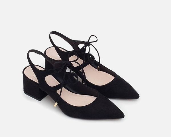 2021 european and american summer lace-up women's shoes pointed ankle all-match single shoes thick heel hollow black sandals
2021 european and american summer lace-up women's shoes pointed ankle all-match single shoes thick heel hollow black sandals