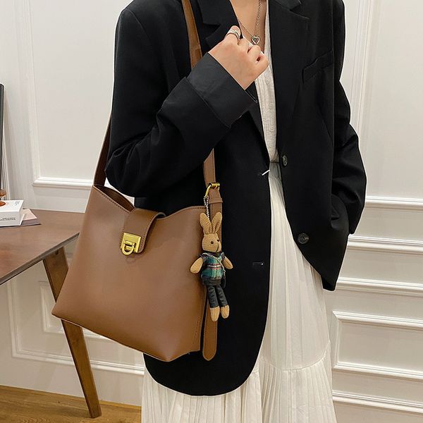 luxurys designers bags new fashion handbags signle messenger bag large capacity portable shoulder handbag female minority commuter pack pu l
luxurys designers bags new fashion handbags signle messenger bag large capacity portable shoulder handbag female minority commuter pack pu l