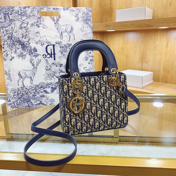 sense small bag female 2021 fashion new versatile portable princess net red single shoulder messenger bag
sense small bag female 2021 fashion new versatile portable princess net red single shoulder messenger bag