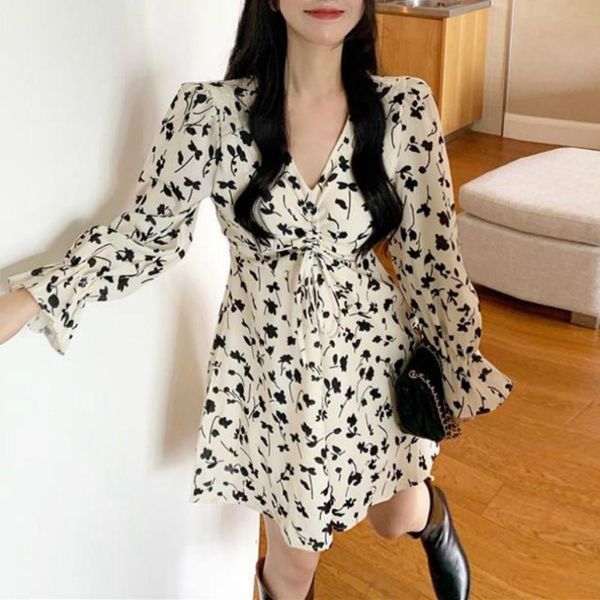 floral mini dress women casual evening party elegant dress female vintage long sleeve v-neck one-piece korean 2021 autumn, Black;gray
floral mini dress women casual evening party elegant dress female vintage long sleeve v-neck one-piece korean 2021 autumn, Black;gray