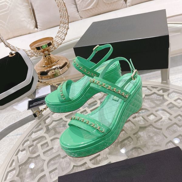 2022 brand with open toe sandals, new fashion chains, women's shoes with thick heel and sponge cake bottom ladies banquet, Black
2022 brand with open toe sandals, new fashion chains, women's shoes with thick heel and sponge cake bottom ladies banquet, Black