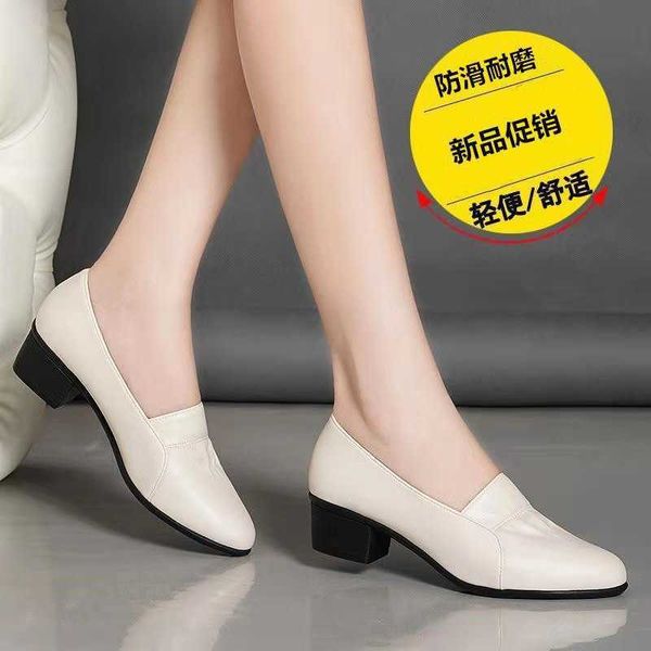 2021 summer middle-aged women's sho mother's single non slip soft sol thick heels comfortable casual work
2021 summer middle-aged women's sho mother's single non slip soft sol thick heels comfortable casual work