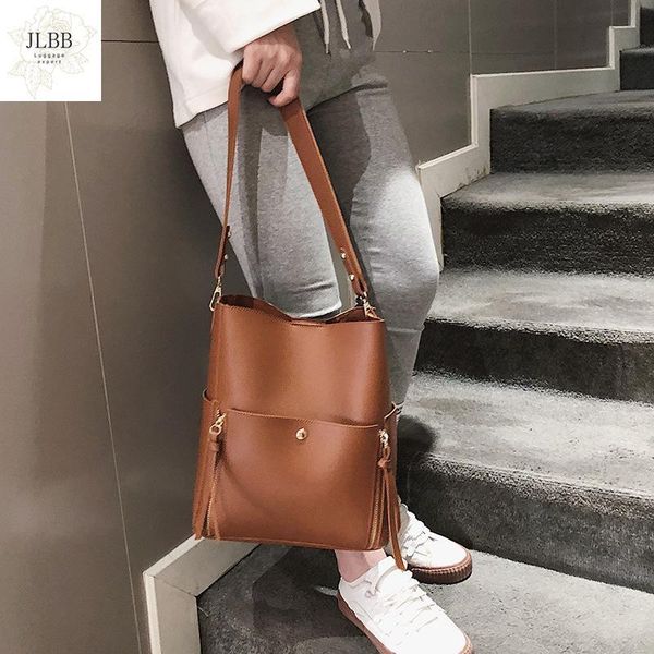 purses women buckets bag messenger totes luxury designer bag casual leather bags large capacity pu female set handbags shouder wosls, Red;black
purses women buckets bag messenger totes luxury designer bag casual leather bags large capacity pu female set handbags shouder wosls, Red;black