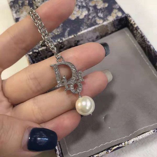2021 luxury designer jewelry letter diamond pearl clavicle chain necklace, Silver
2021 luxury designer jewelry letter diamond pearl clavicle chain necklace, Silver