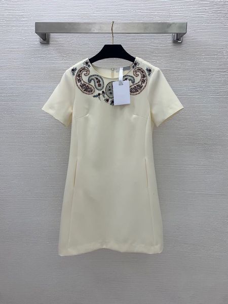 dress 21 early autumn nail bead diamond heavy industry embroidery pattern, slim waist, round neck short sleeve, White;black
dress 21 early autumn nail bead diamond heavy industry embroidery pattern, slim waist, round neck short sleeve, White;black