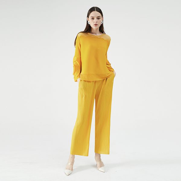 2021 new pleated two piece summer matching sets for women loose t-shirt straight-leg pants casual lounge wear with beads uyu6, White
2021 new pleated two piece summer matching sets for women loose t-shirt straight-leg pants casual lounge wear with beads uyu6, White
