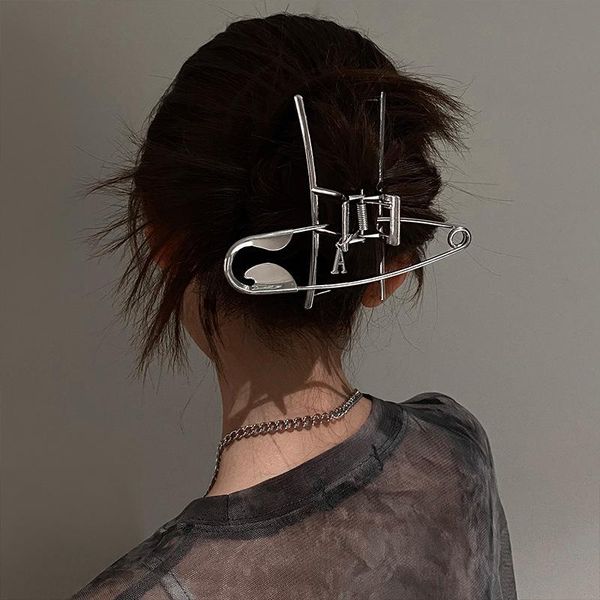 hair clips vintage paper clip design large geometric pin metal back head grabbing headdress accessories for women
hair clips vintage paper clip design large geometric pin metal back head grabbing headdress accessories for women