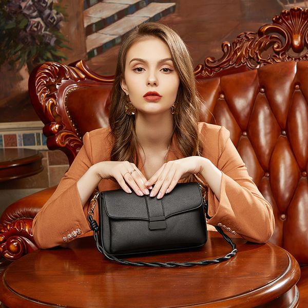 solid leather woven shoulder strap women's shoulder messenger bag luxury designer handbag sac purses and handbags c0225
solid leather woven shoulder strap women's shoulder messenger bag luxury designer handbag sac purses and handbags c0225
