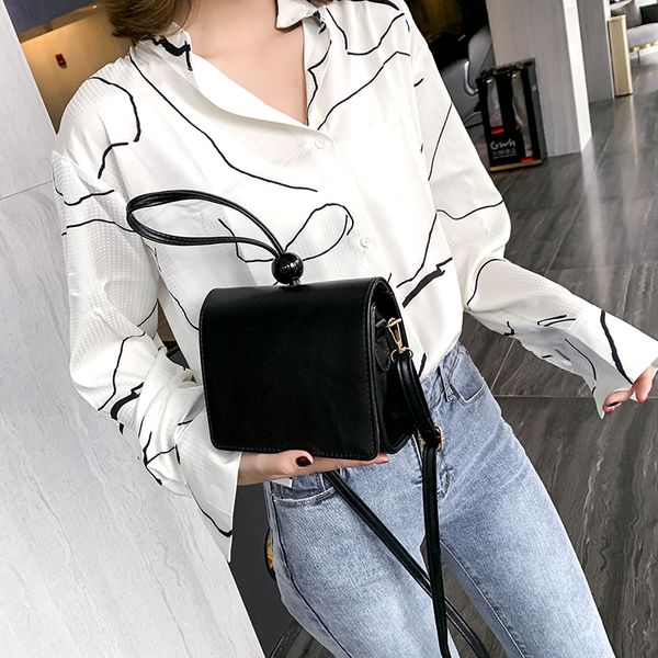 pu ladies shoulder bags pure black magnetic buckle female shopping phone bag large capacity ladies messenger bag 
pu ladies shoulder bags pure black magnetic buckle female shopping phone bag large capacity ladies messenger bag