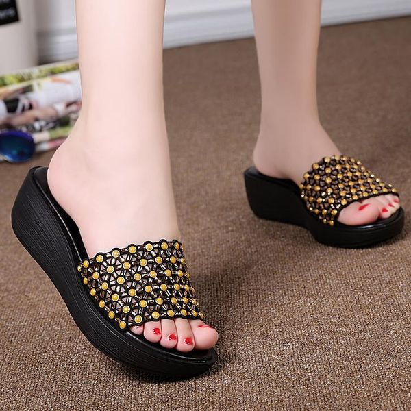 sandals 2021 summer genuine leather fashion lady mother's shoes middle-aged outdoor slippers real women, Black
sandals 2021 summer genuine leather fashion lady mother's shoes middle-aged outdoor slippers real women, Black
