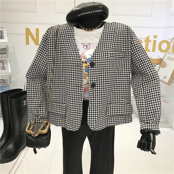 spring 2021 niche design new vintage plaid blazer feminine v-neck plaid short western style jacket, White;black
spring 2021 niche design new vintage plaid blazer feminine v-neck plaid short western style jacket, White;black
