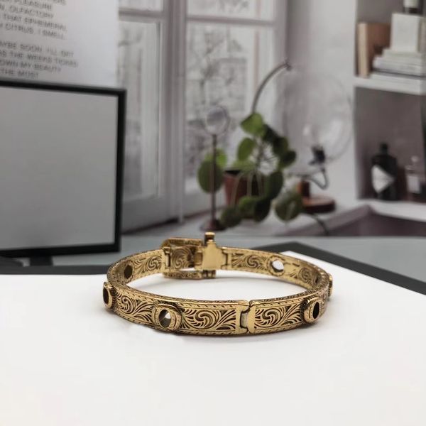 2022 brand original jewelry designer bangle ladies fashion simple high-end real gold electroplating small letter pattern belt buckle bracele, Black
2022 brand original jewelry designer bangle ladies fashion simple high-end real gold electroplating small letter pattern belt buckle bracele, Black