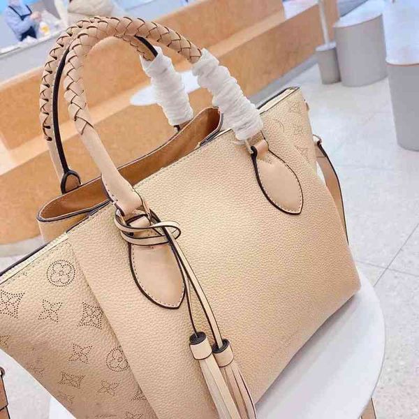 kangaroo leather women bag new atmosphere portable diagonal cross large capacity versatile fashion
kangaroo leather women bag new atmosphere portable diagonal cross large capacity versatile fashion