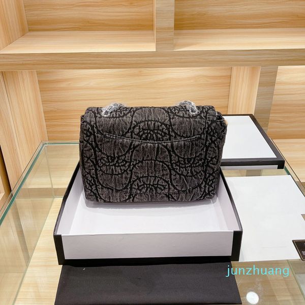 designer- women luxury custom bag fashion washed+ denim high-capacity package along with the gender dimension 33*25 cm
designer- women luxury custom bag fashion washed+ denim high-capacity package along with the gender dimension 33*25 cm