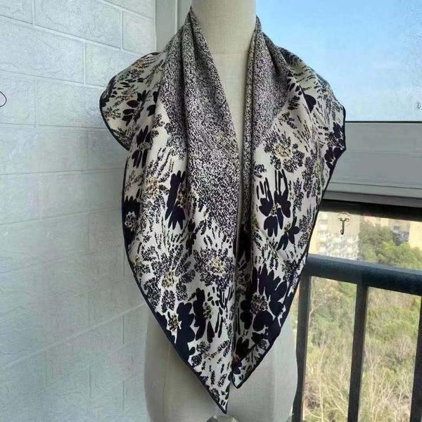 scarves 2021 arrival spring summer classic 100% pure silk scarf twill hand made roll 90*90 cm shawl wrap for women lady gift, Blue;gray
scarves 2021 arrival spring summer classic 100% pure silk scarf twill hand made roll 90*90 cm shawl wrap for women lady gift, Blue;gray