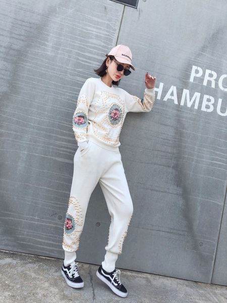 2021 spring two piece european station small fragrance beaded cross stitch sweater casual suit for women, White
2021 spring two piece european station small fragrance beaded cross stitch sweater casual suit for women, White