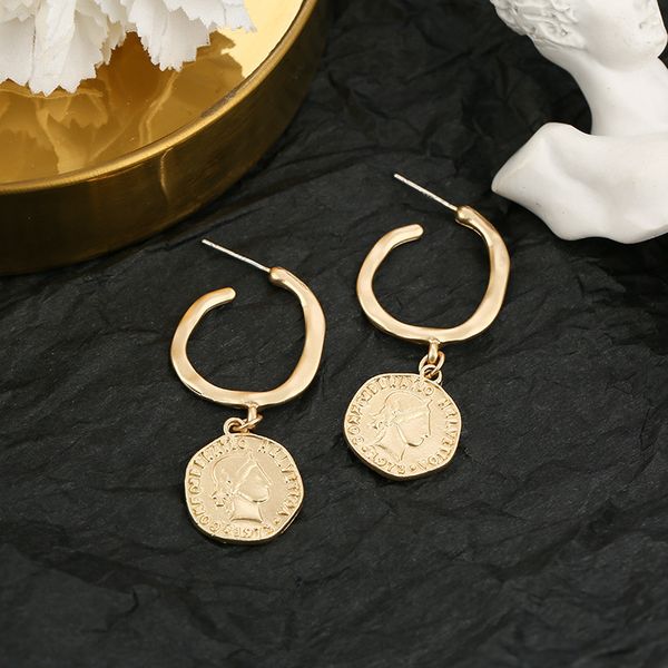 925 silver needle dumb gold c-type new fashion coin temperament korean personality earrings
925 silver needle dumb gold c-type new fashion coin temperament korean personality earrings