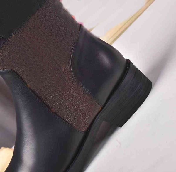 quality luxury r boots women winter metal button chain shoes leather low heel high heels boot a17, Black
quality luxury r boots women winter metal button chain shoes leather low heel high heels boot a17, Black