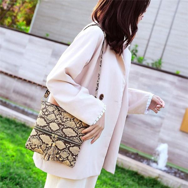 cross body fashion serpentine messenger bag women pu leather shopping tassel shoulder handbagclassic snake printcrossbody bags
cross body fashion serpentine messenger bag women pu leather shopping tassel shoulder handbagclassic snake printcrossbody bags