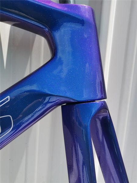 carbon frame road bike disc brake suitable for di2 group 700c carbon bicycle frameset available in many colors
carbon frame road bike disc brake suitable for di2 group 700c carbon bicycle frameset available in many colors