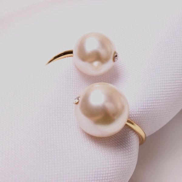 napkin rings 10pcs/lot wedding pearl ring metal link day party el tableware buckle deskdecoration
napkin rings 10pcs/lot wedding pearl ring metal link day party el tableware buckle deskdecoration