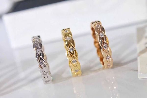 fashion gold rings side stones women girl lover's ring gift jewelry engagement for bride with box, Silver
fashion gold rings side stones women girl lover's ring gift jewelry engagement for bride with box, Silver
