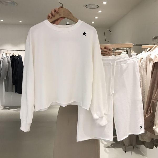 korean version of the simple casual embroidery round neck long-sleeved sweater + sports shorts two-piece suit 211106, White
korean version of the simple casual embroidery round neck long-sleeved sweater + sports shorts two-piece suit 211106, White