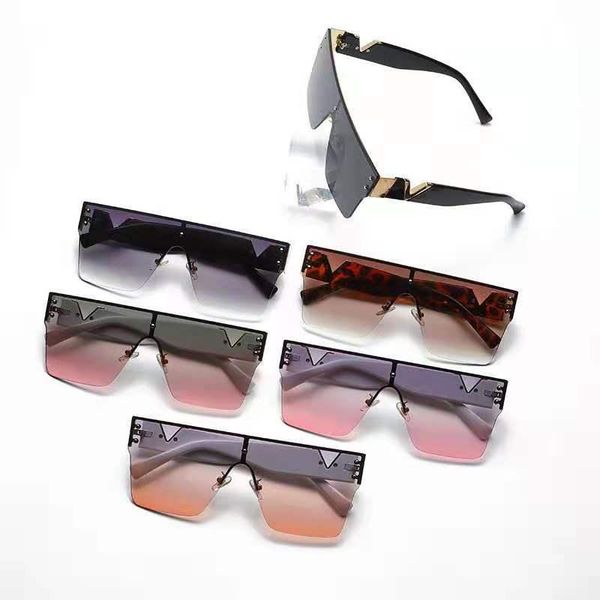sunglasses large frame goggles double v-shaped mi order european and american fashion street s fashionable, White;black
sunglasses large frame goggles double v-shaped mi order european and american fashion street s fashionable, White;black