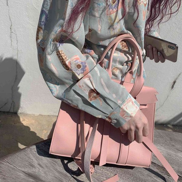 pink western style 2020 new portable women's shizhiwen single shoulder messenger bag
pink western style 2020 new portable women's shizhiwen single shoulder messenger bag